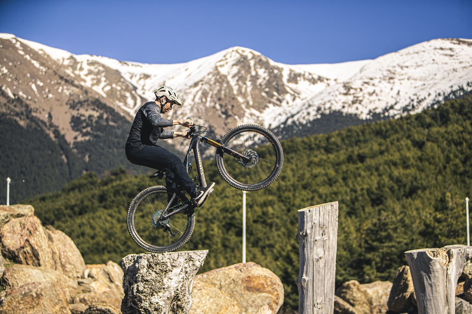 Toni Bou sigue haciendo locuras, ahora con una eBike – Solo Moto