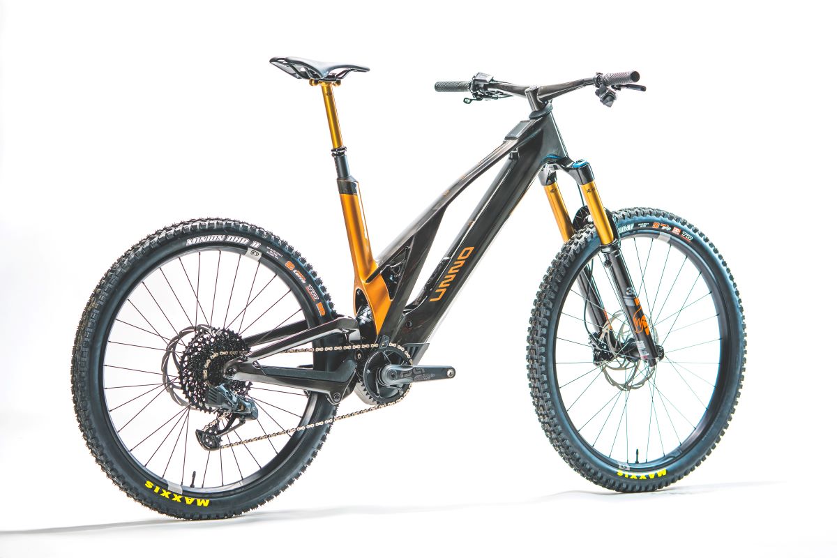 Unno BOÖS, la nueva ebike de enduro de la firma catalana, en fibra de carbono con 170/160 mm de recorrido, configuración 'mullet', motor Bosch y 22,6 kg. – MTBPro