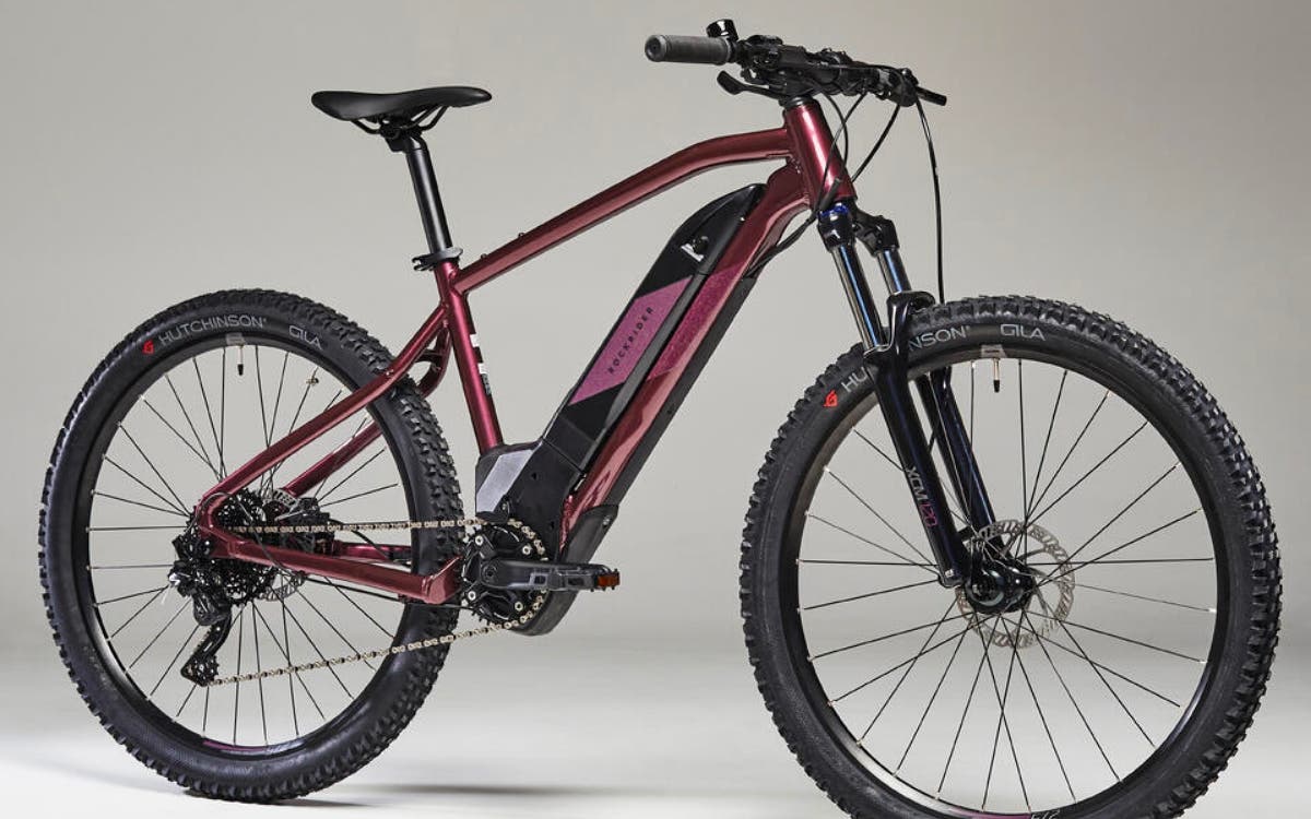 Motor eléctrico central y frenos más potentes para la Rockrider E-ST 500, una de las mejores e-bikes de Decathlon – Híbridos y Eléctricos