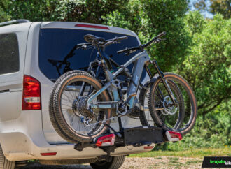 Probamos el portabicicletas Thule EasyFold 3, llevar dos e-bikes nunca fue tan fácil y seguro – www.brujulabike.com