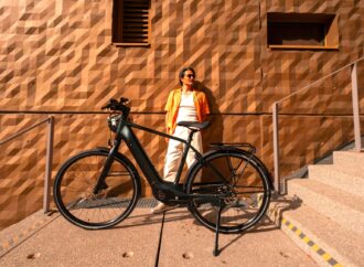 «Tu próximo coche puede ser una bicicleta eléctrica», dice Decathlon en la presentación de su gama de eBikes – www.hibridosyelectricos.com