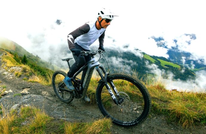 La nueva bicicleta eléctrica del mayor fabricante del mundo es muy potente y tiene una autonomía de 160 km – www.hibridosyelectricos.com