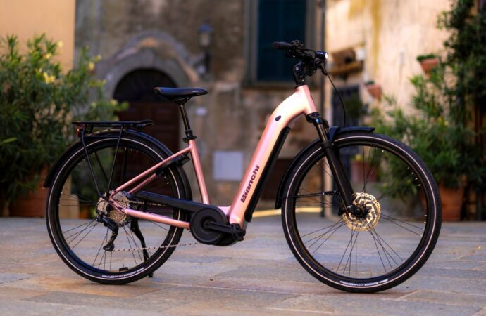 Esta nueva bicicleta eléctrica italiana mezcla estilo, elegancia y un potente motor – www.hibridosyelectricos.com
