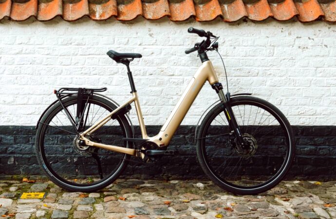 Es una nueva bicicleta eléctrica urbana española y es muy potente gracias al motor que instala – www.hibridosyelectricos.com