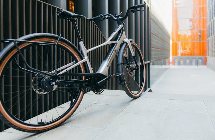 una nueva e-bike urbana ligera, conectada y con aire ‘retro’ – ciclosfera.com